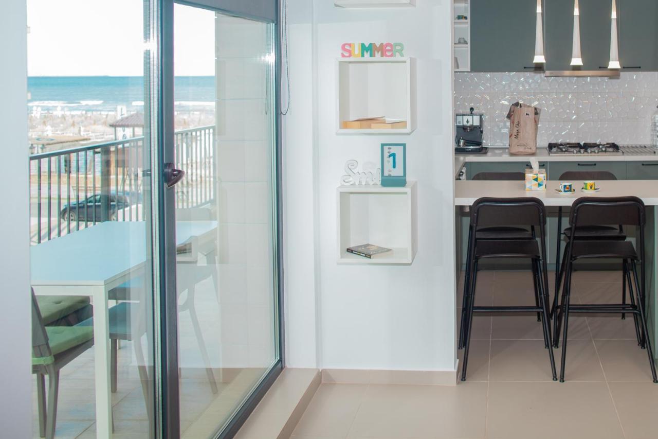 Green Apartament Near The Beach Navodari Exterior photo